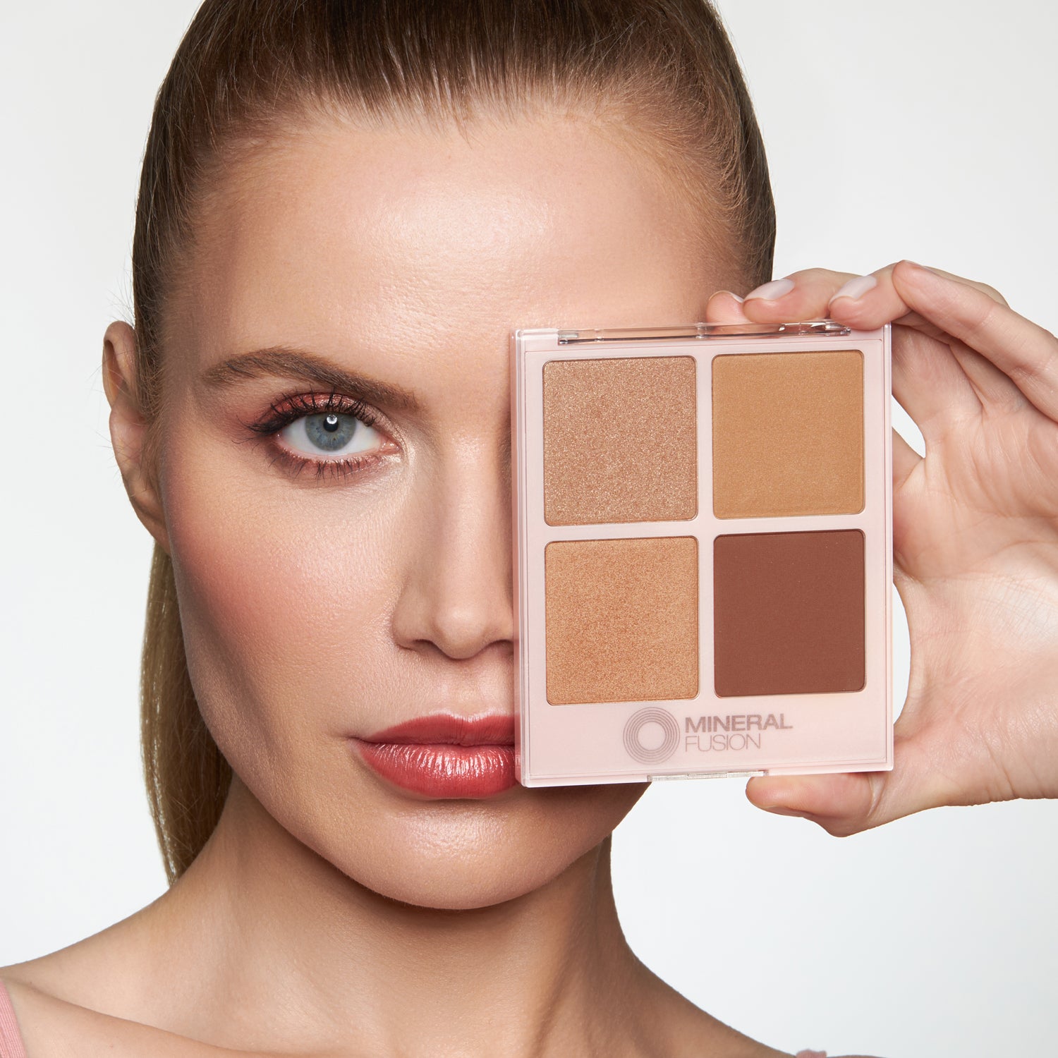 Bronzer pool party product model